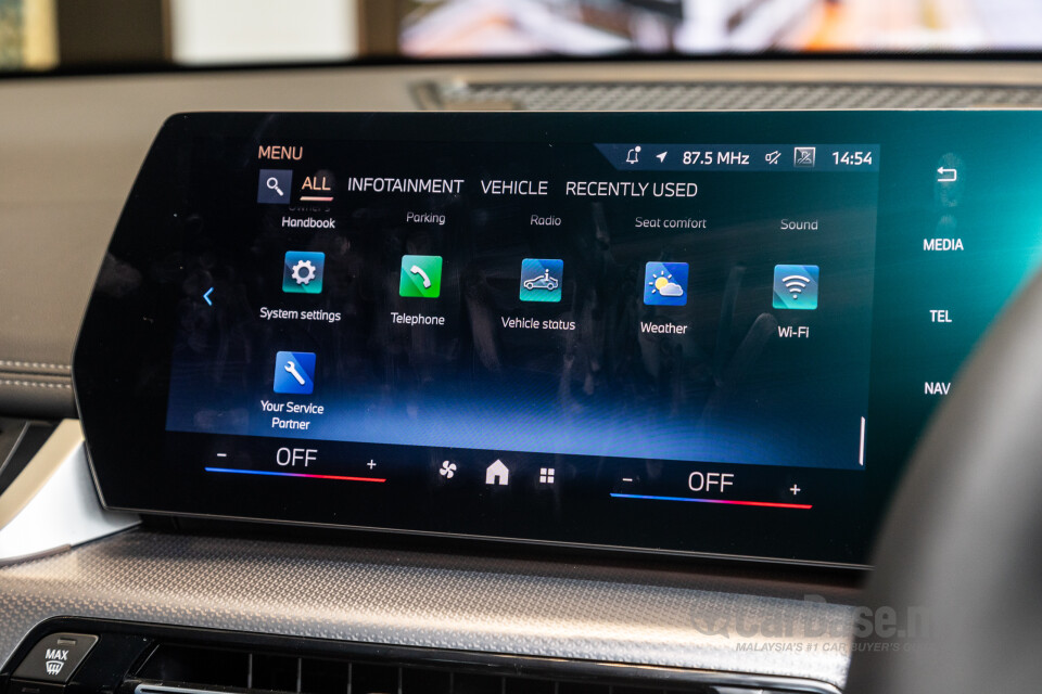 BMW iX1 U11 EV (2023) Interior