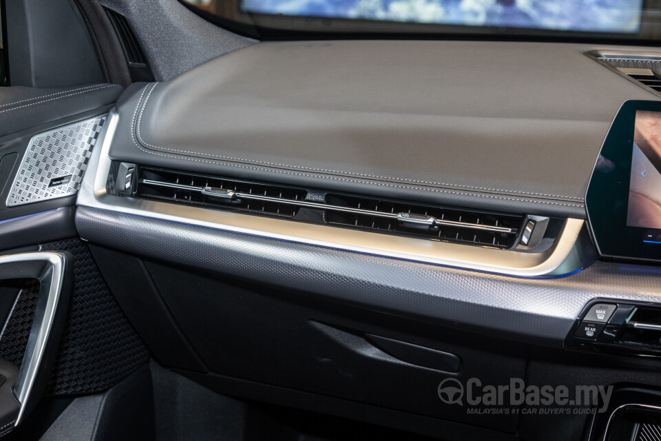 BMW iX1 U11 EV (2023) Interior