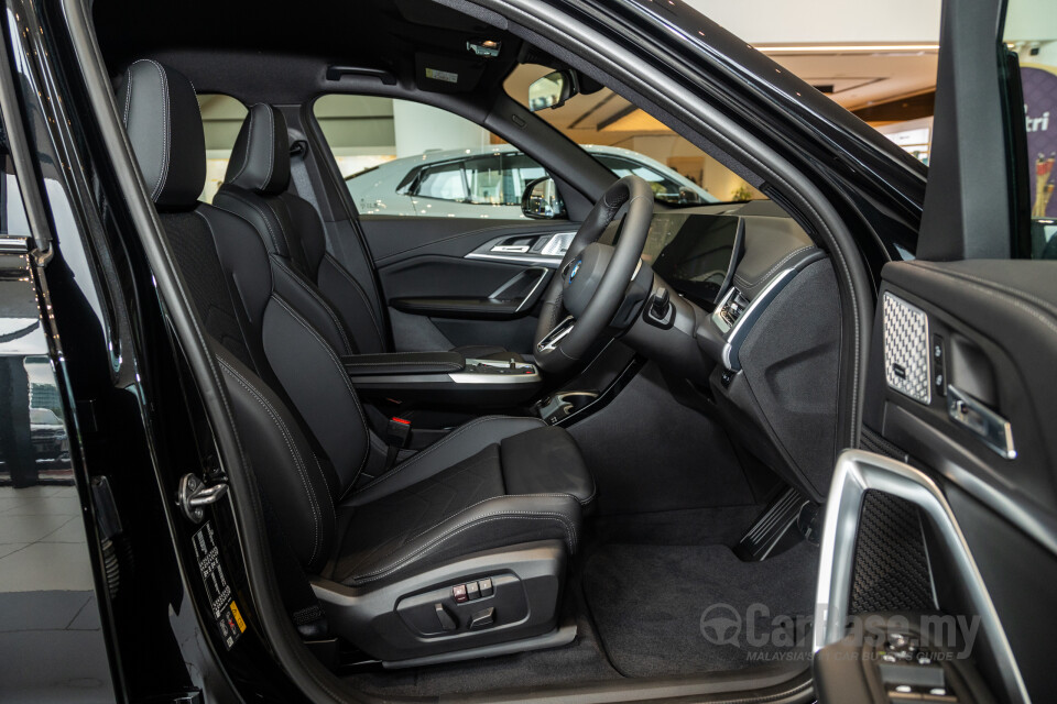 BMW iX1 U11 EV (2023) Interior