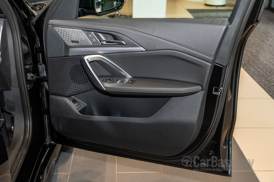 BMW iX1 U11 EV (2023) Interior