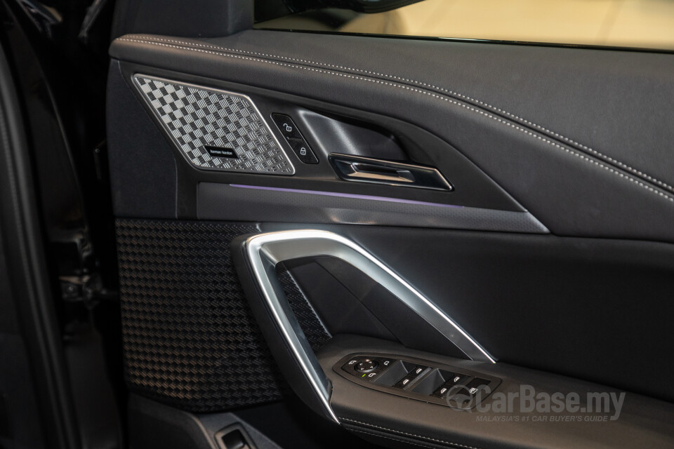 BMW iX1 U11 EV (2023) Interior