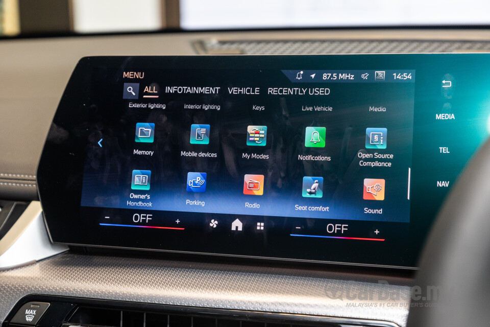 BMW iX1 U11 EV (2023) Interior