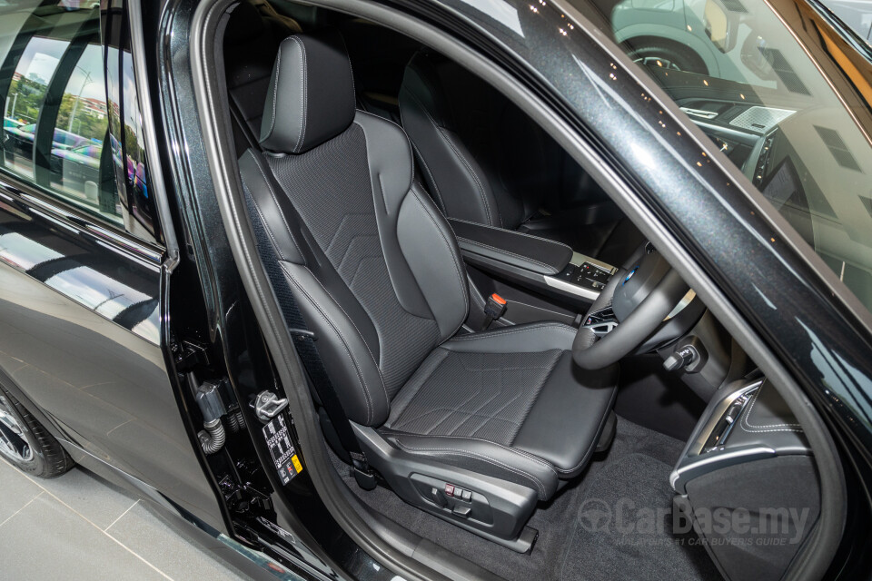 BMW iX1 U11 EV (2023) Interior