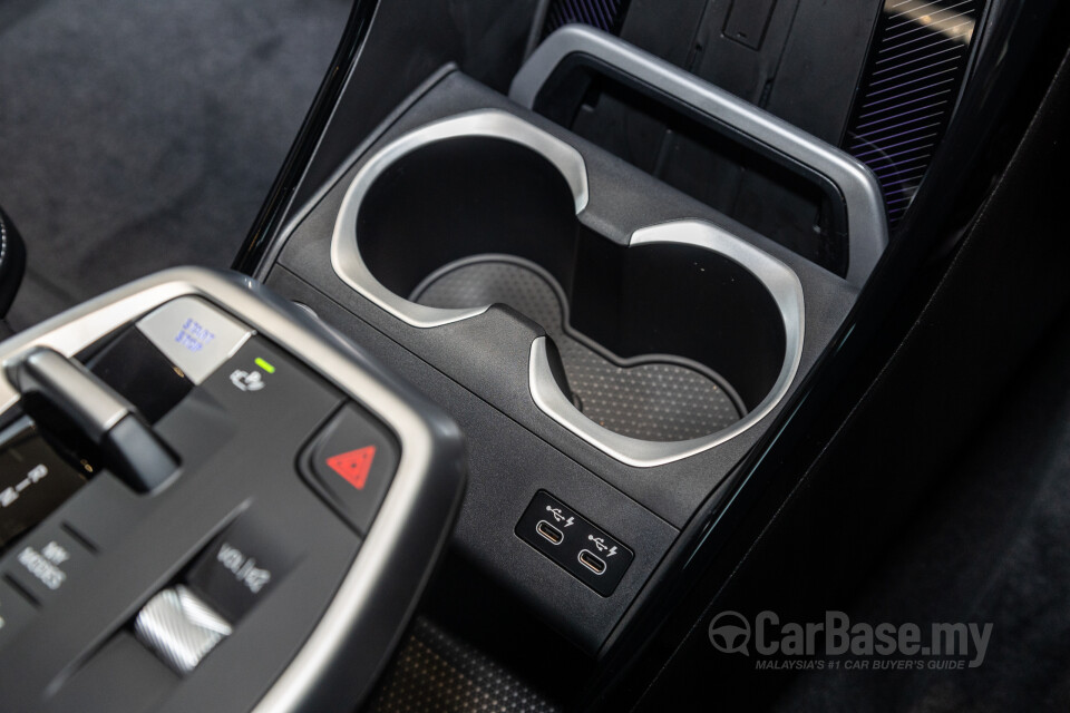 BMW iX1 U11 EV (2023) Interior