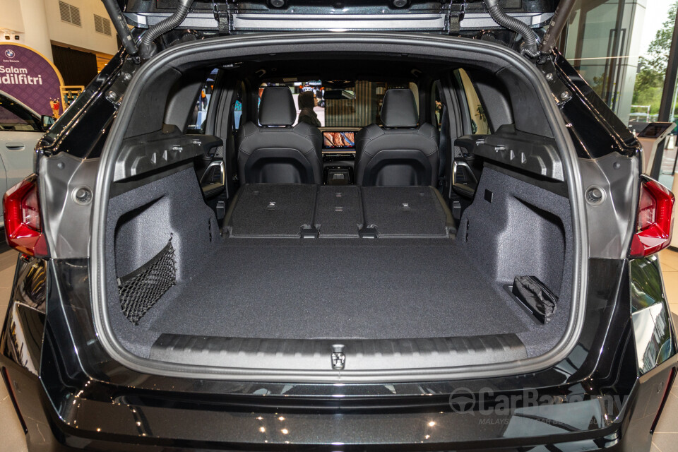 BMW iX1 U11 EV (2023) Interior