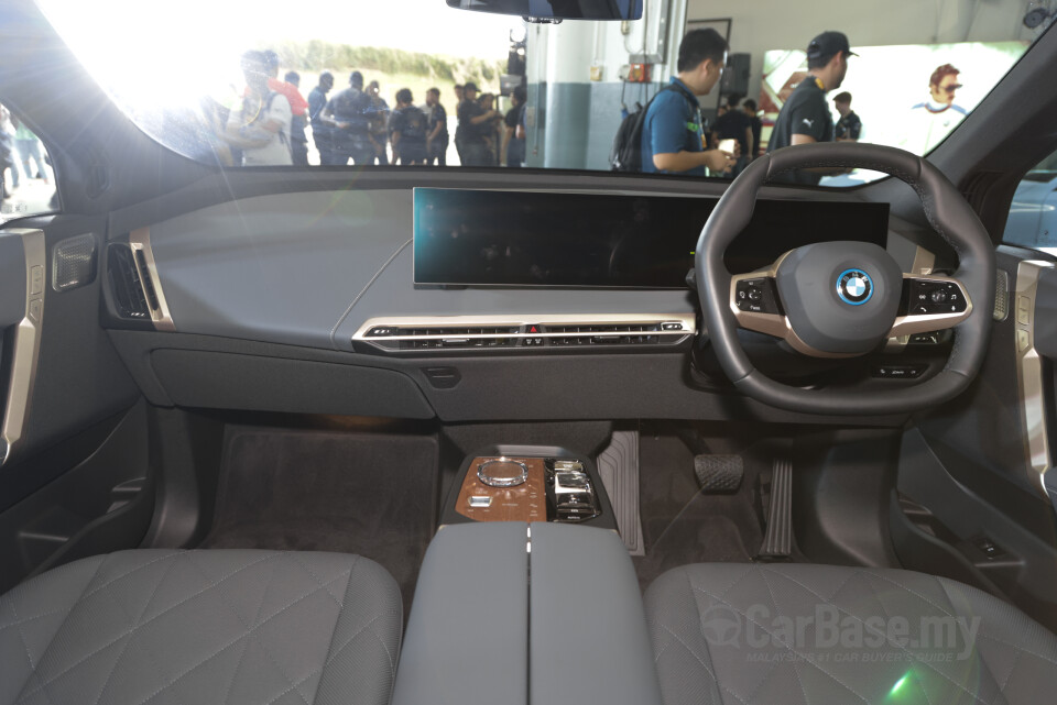 BMW iX M60 I20 (2023) Interior
