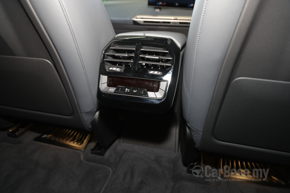 BMW iX M60 I20 (2023) Interior