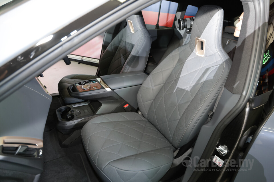 BMW iX M60 I20 (2023) Interior