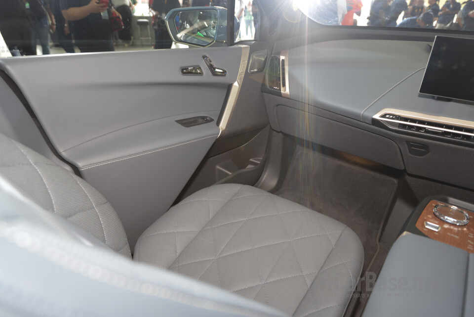 BMW iX M60 I20 (2023) Interior