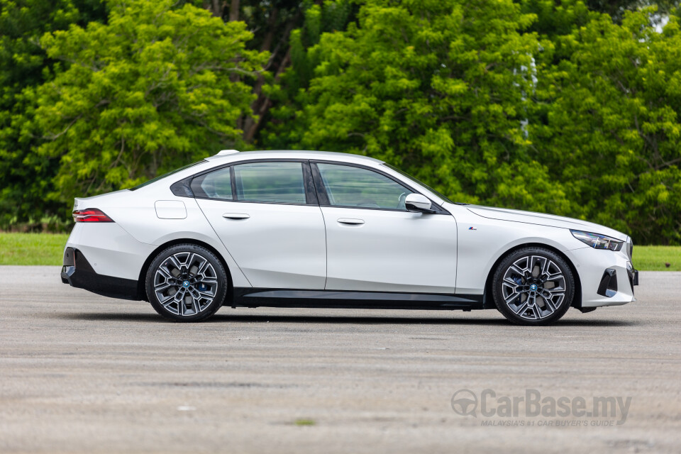BMW i5 G60 (2023) Exterior