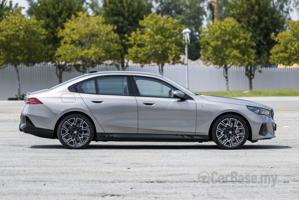 BMW i5 G60 (2023) Exterior