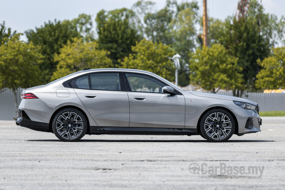 BMW i5 G60 (2023) Exterior