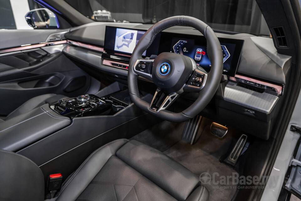 BMW i5 G60 (2023) Interior