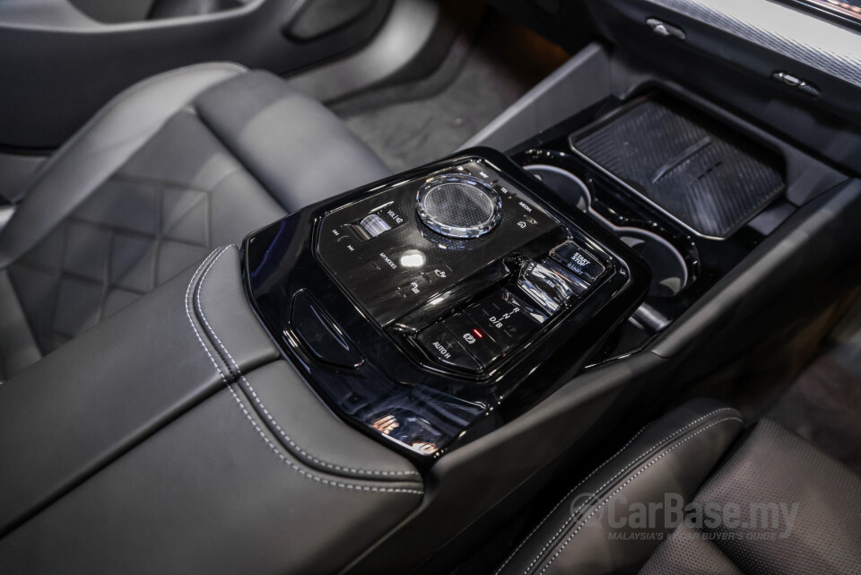 BMW i5 G60 (2023) Interior