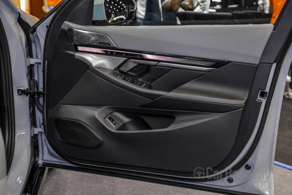 BMW i5 G60 (2023) Interior