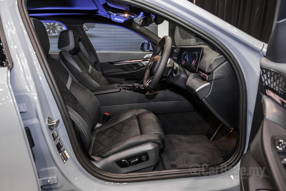 BMW i5 G60 (2023) Interior