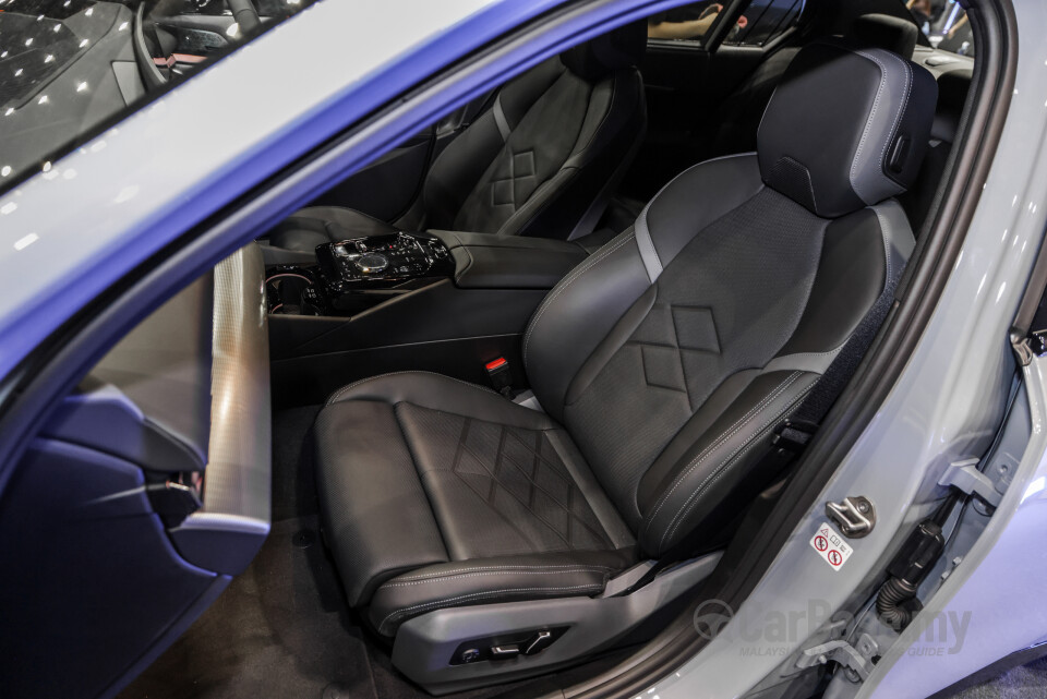 BMW i5 G60 (2023) Interior