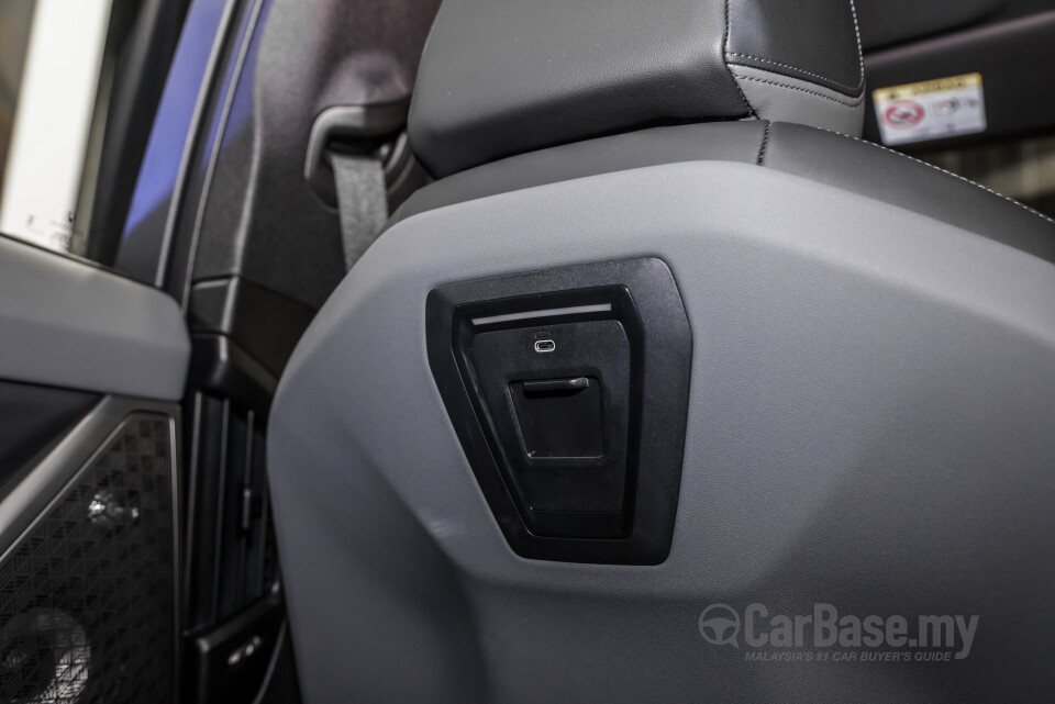 BMW i5 G60 (2023) Interior