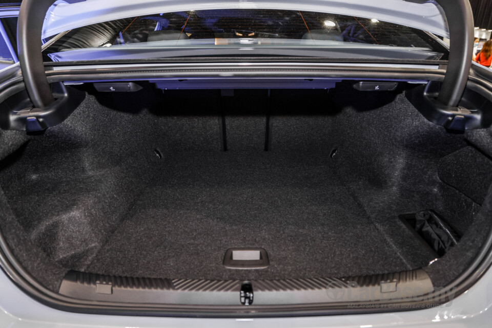BMW i5 G60 (2023) Interior