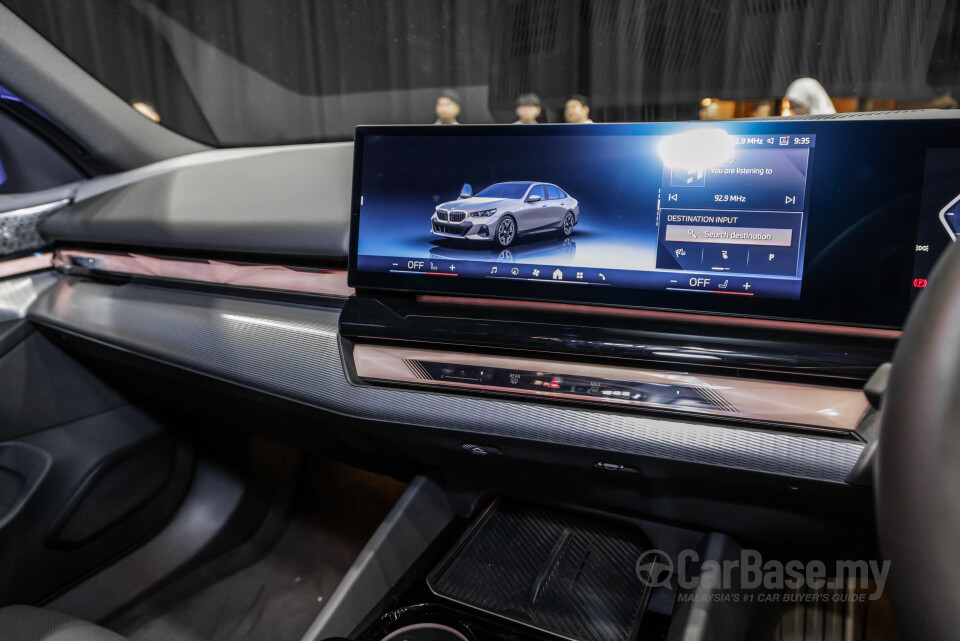 BMW i5 G60 (2023) Interior
