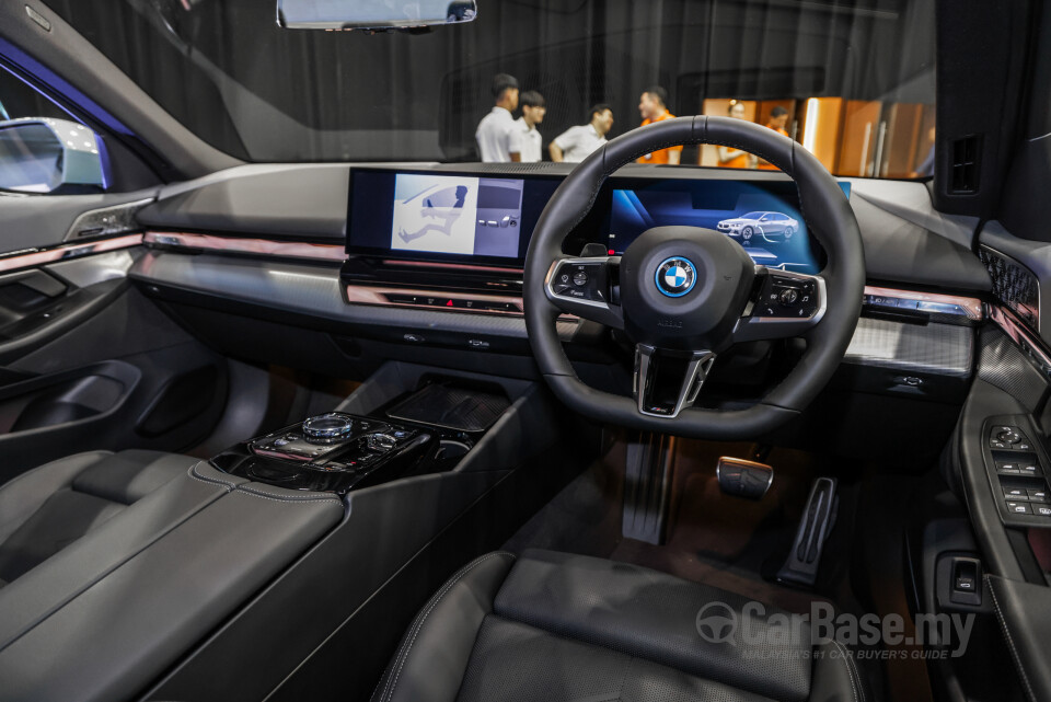 BMW i5 G60 (2023) Interior