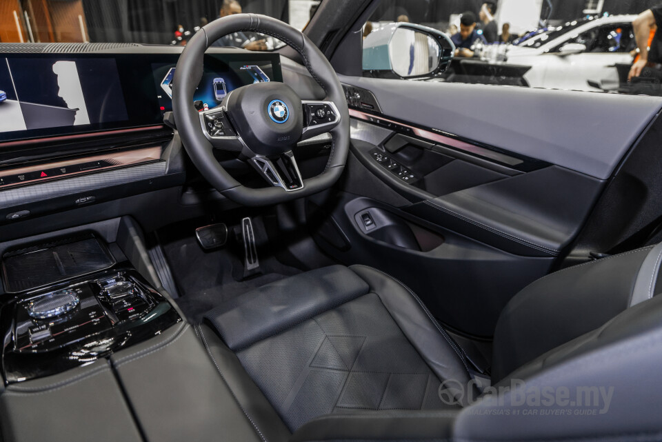 BMW i5 G60 (2023) Interior