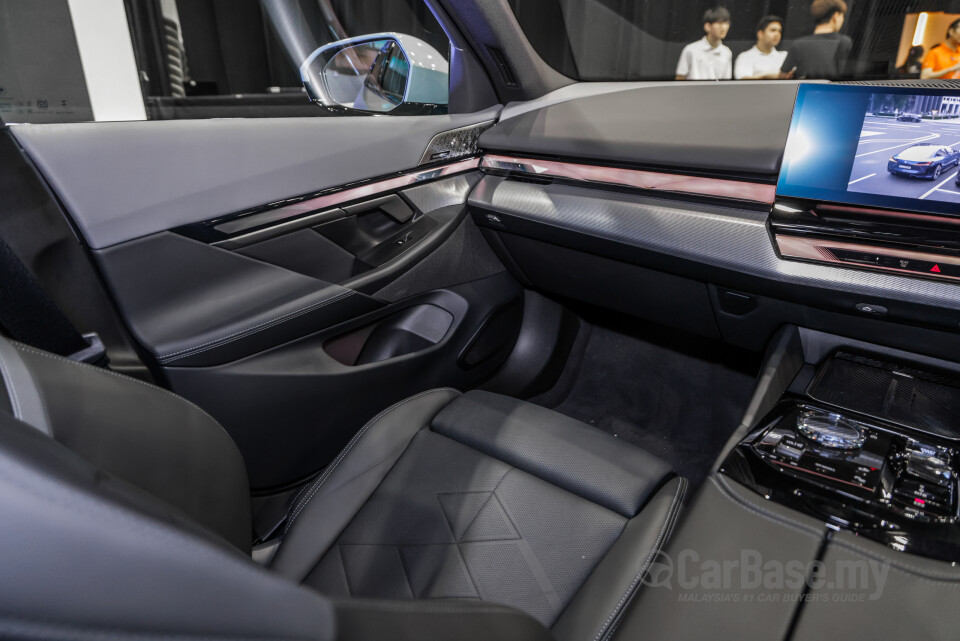 BMW i5 G60 (2023) Interior