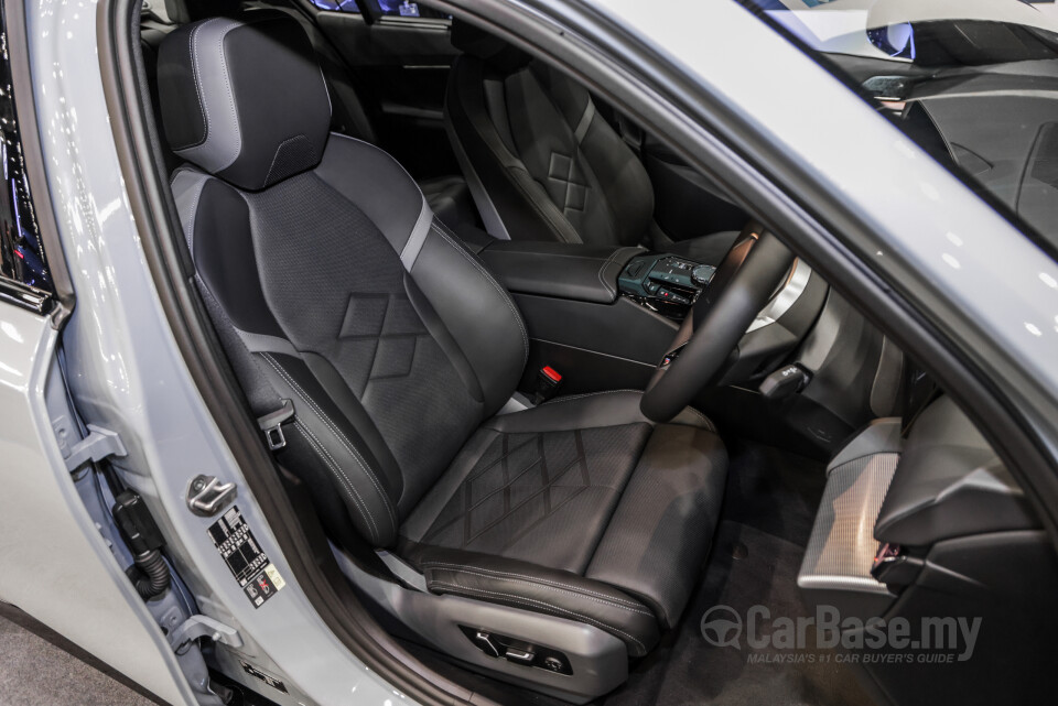 BMW i5 G60 (2023) Interior