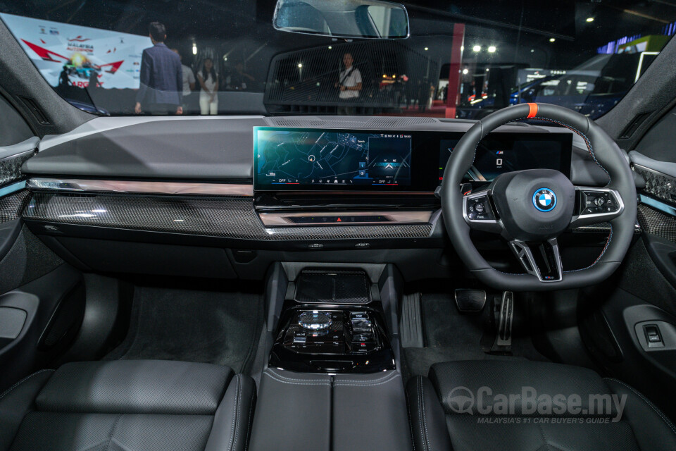 BMW i5 G60 (2023) Interior