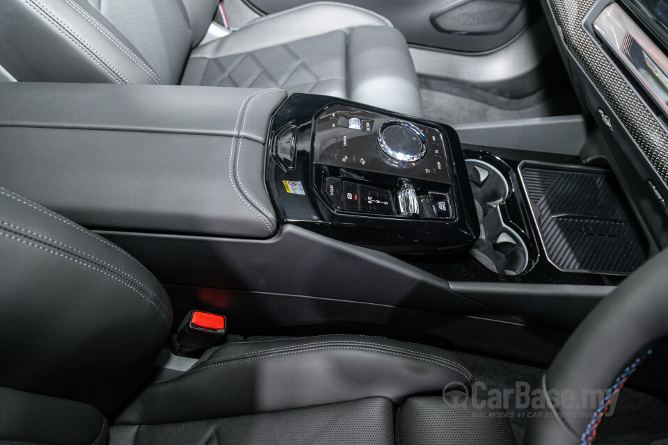 BMW i5 G60 (2023) Interior