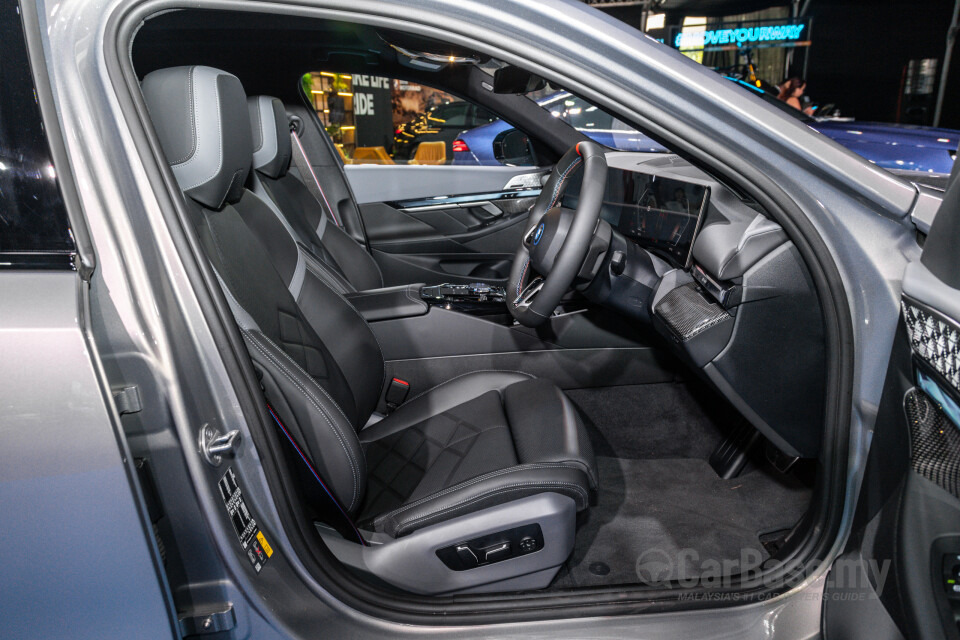 BMW i5 G60 (2023) Interior
