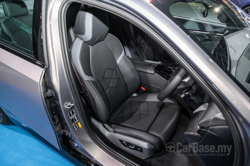 BMW i5 G60 (2023) Interior