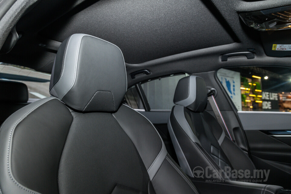 BMW i5 G60 (2023) Interior