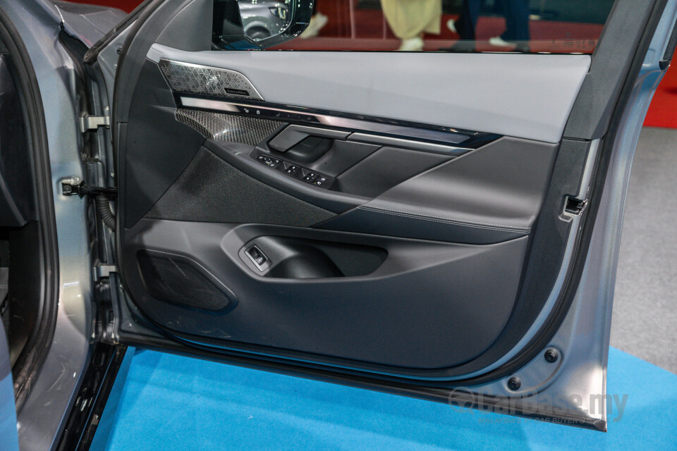 BMW i5 G60 (2023) Interior