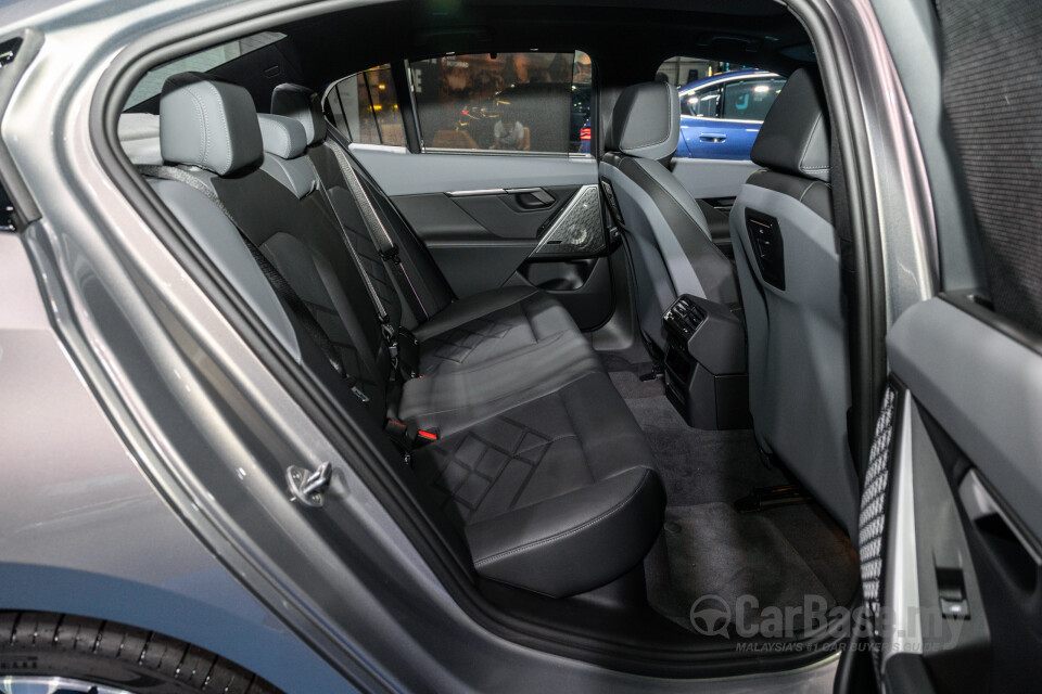 BMW i5 G60 (2023) Interior