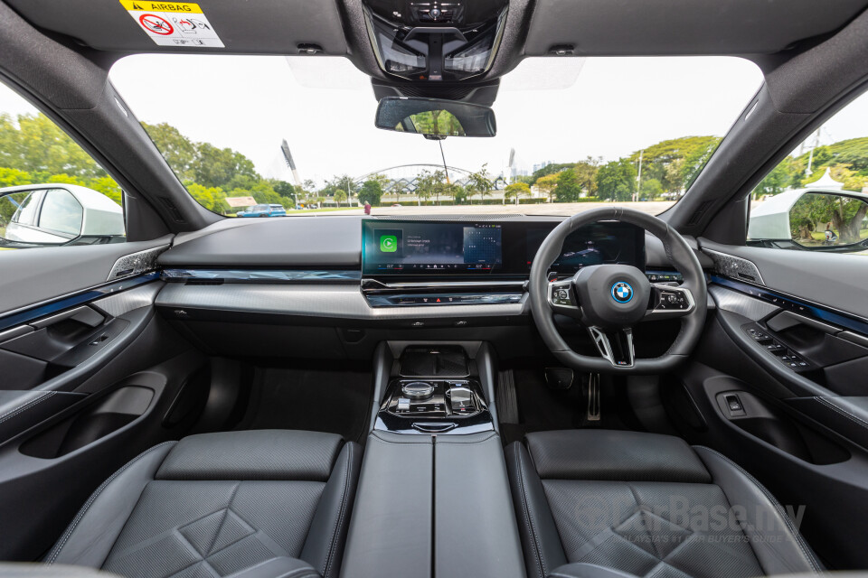 BMW i5 G60 (2023) Interior