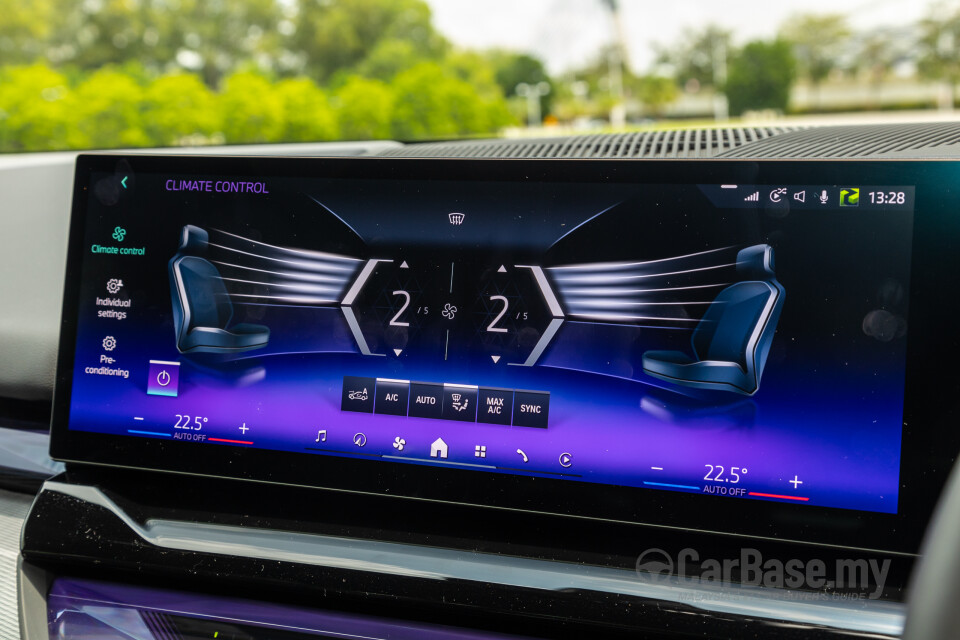 BMW i5 G60 (2023) Interior