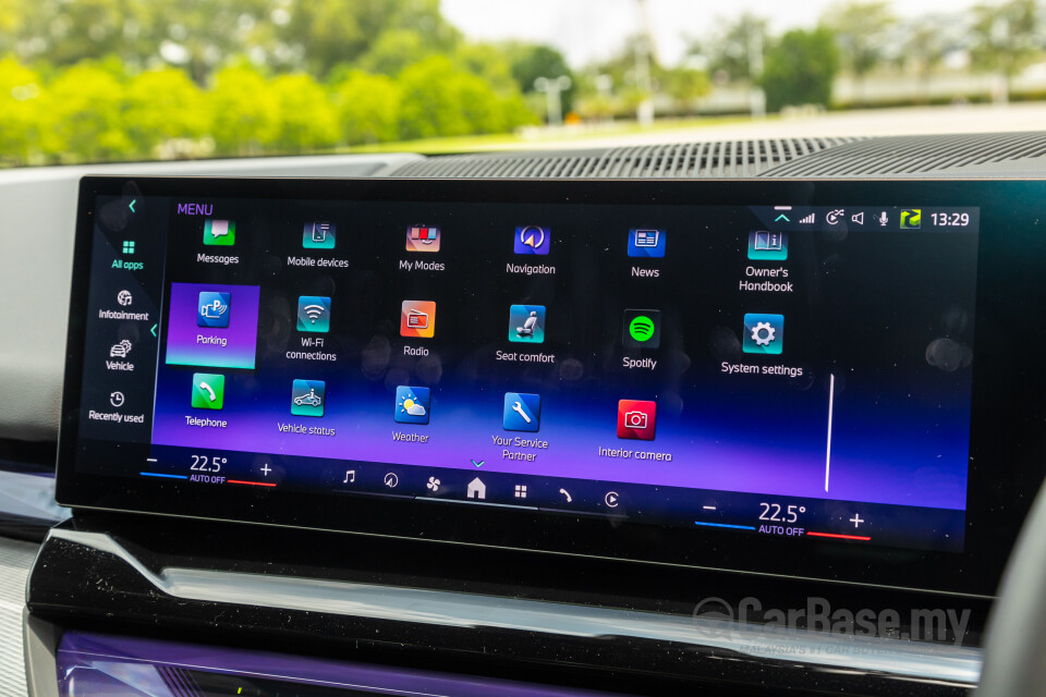 BMW i5 G60 (2023) Interior