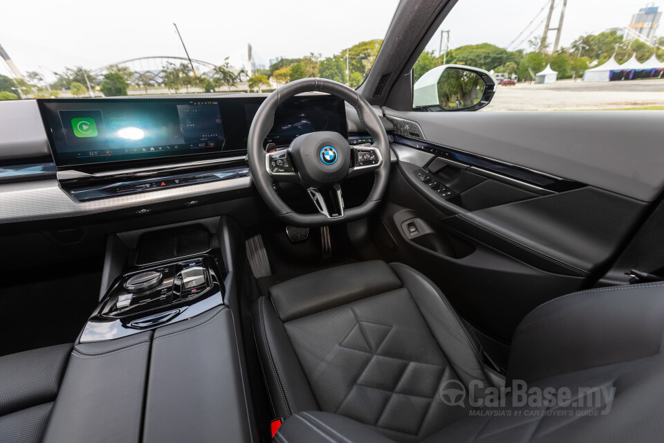 BMW i5 G60 (2023) Interior