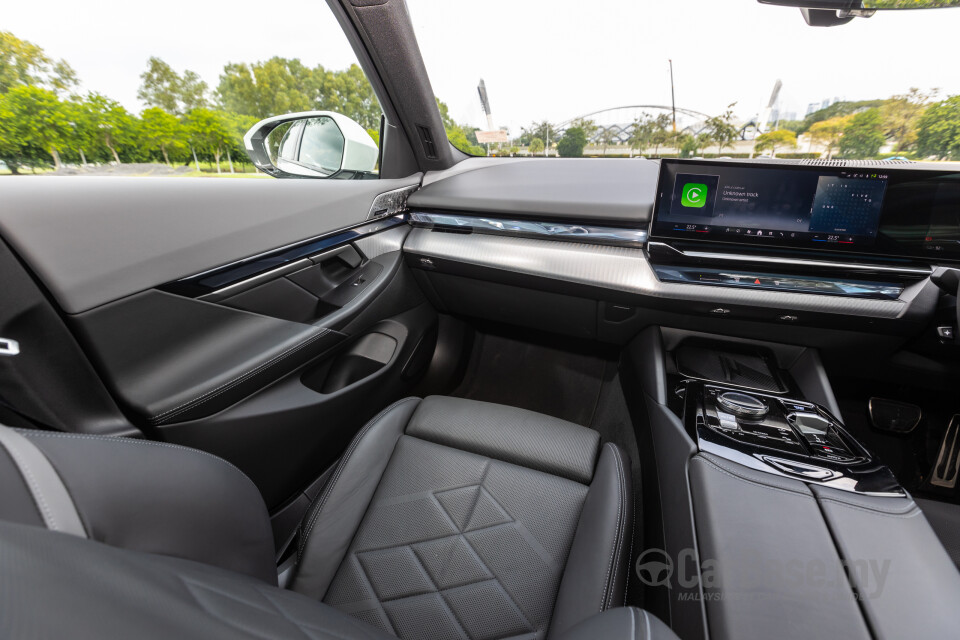 BMW i5 G60 (2023) Interior