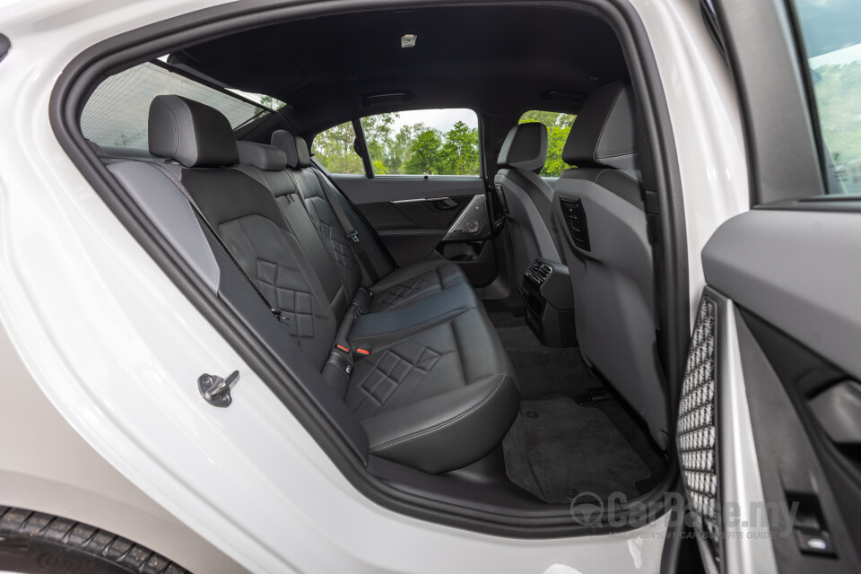BMW i5 G60 (2023) Interior