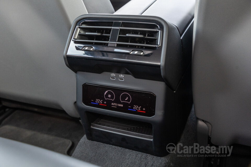 BMW i5 G60 (2023) Interior