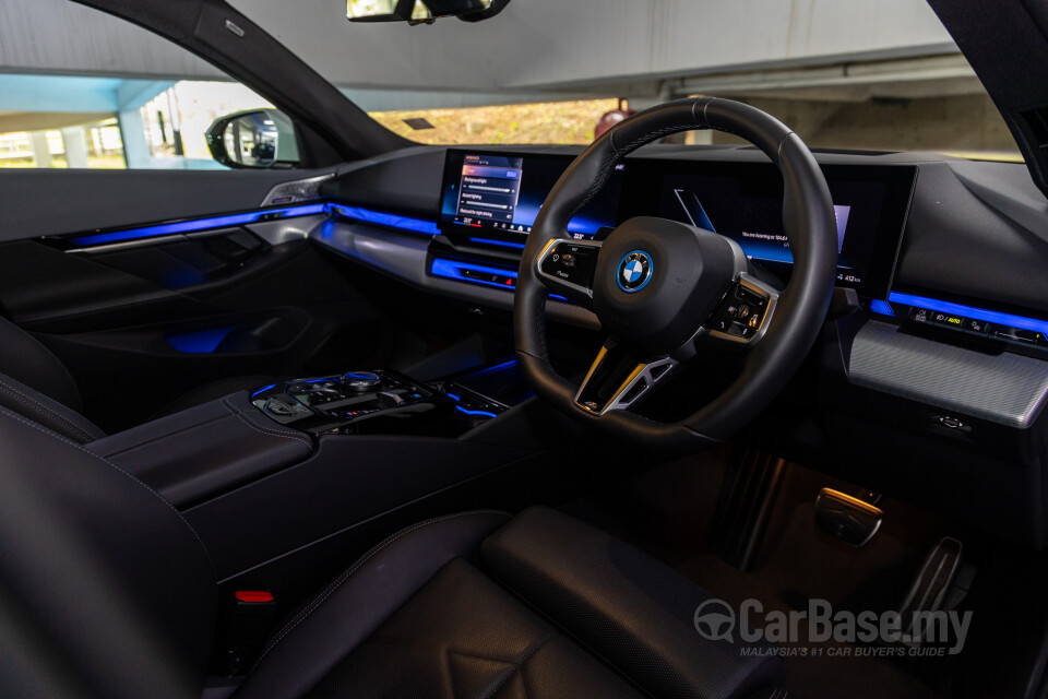 BMW i5 G60 (2023) Interior