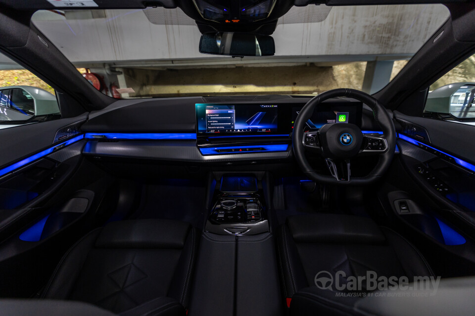 BMW i5 G60 (2023) Interior