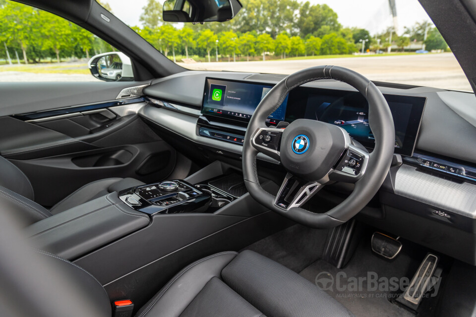 BMW i5 G60 (2023) Interior