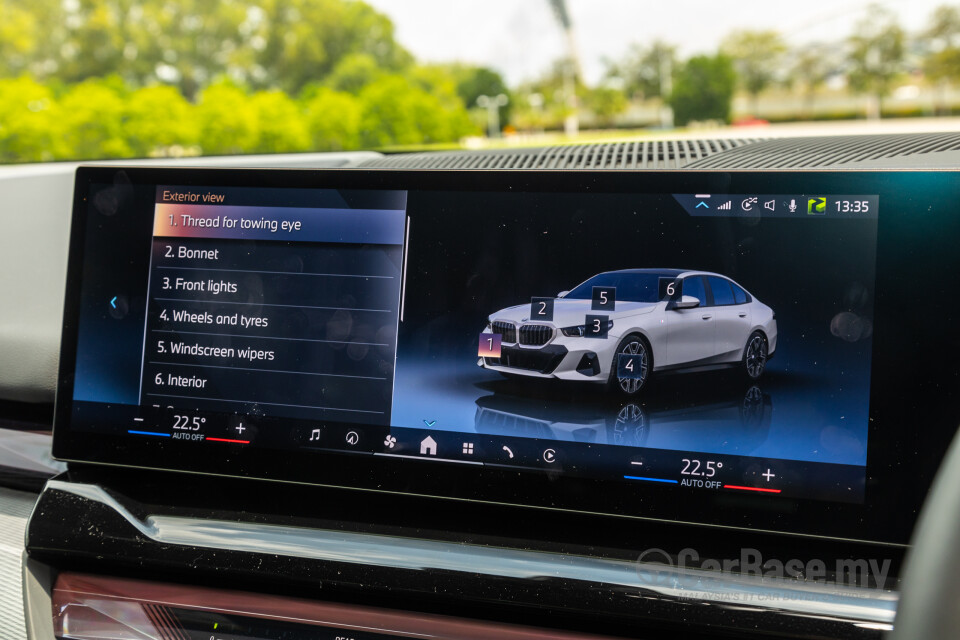 BMW i5 G60 (2023) Interior