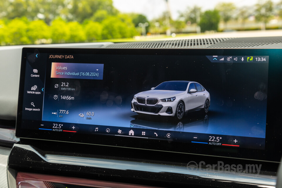 BMW i5 G60 (2023) Interior