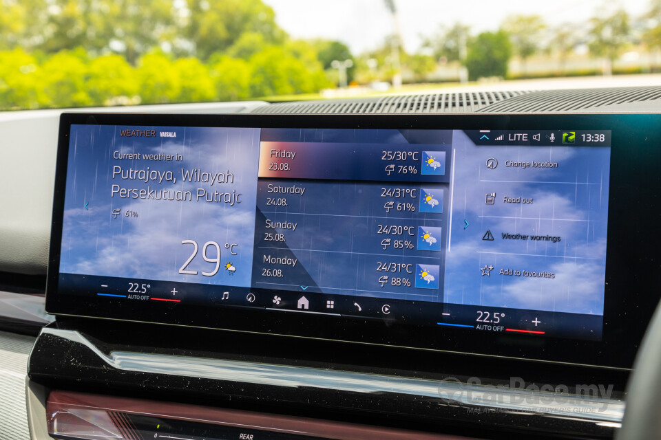 BMW i5 G60 (2023) Interior