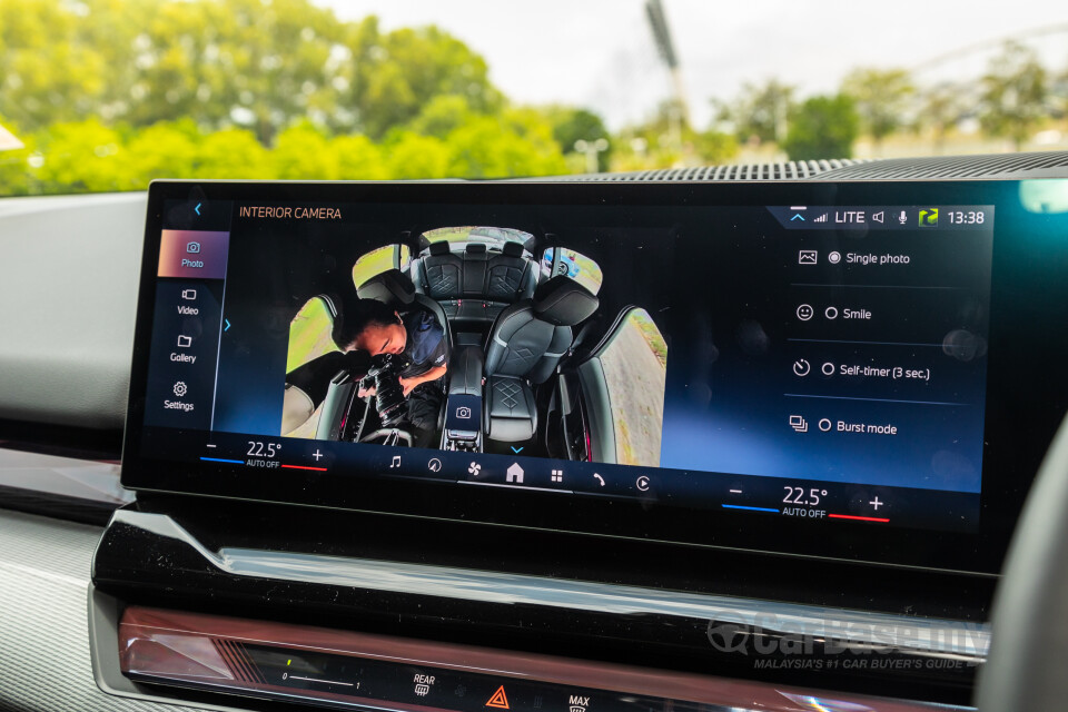 BMW i5 G60 (2023) Interior