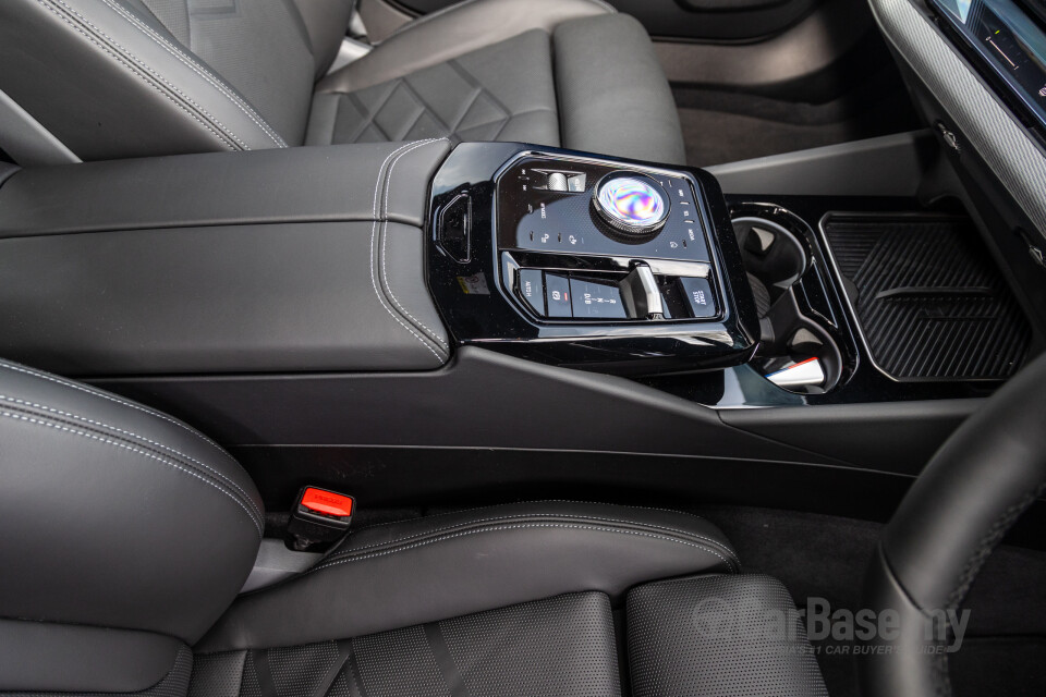 BMW i5 G60 (2023) Interior